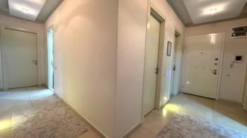 Elmas’tan Akkent’te Geniş Metraj Havuzlu Bağımsız Mutfak 3+1