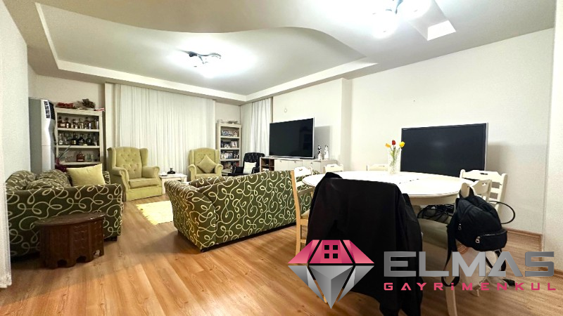 Elmas’tan Akkent’te Geniş Metraj Havuzlu Bağımsız Mutfak 3+1