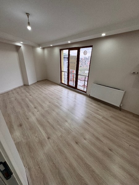 Alibeyköy Metro’ya 3 Dk Otoparklı 5.Kat Kiracılı Satılık Daire