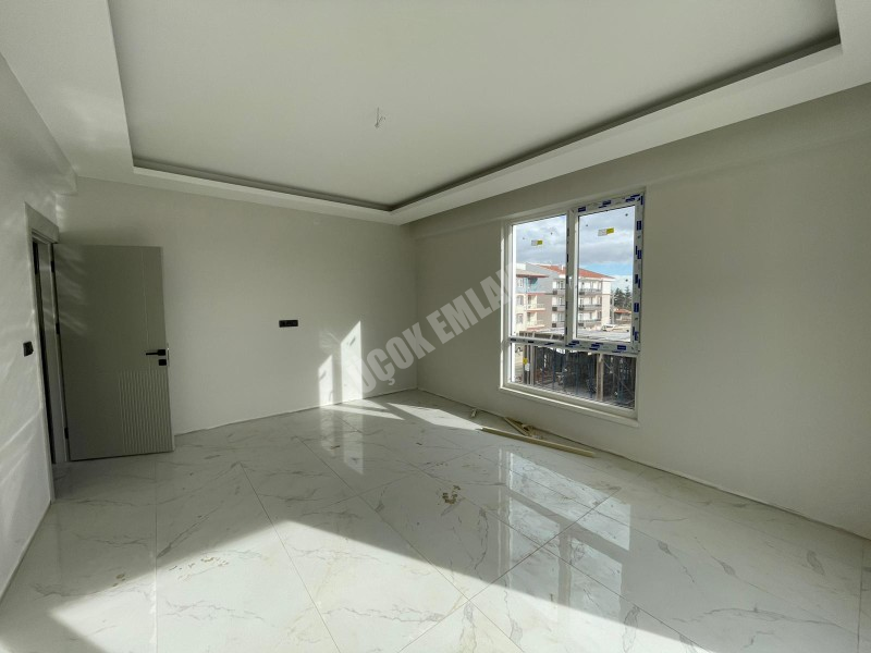 AFYON ÜÇOK EMLAKTAN MAREŞAL F ÇAKMAK MAH SATILIK SIFIR 3+1 DAİRELER 