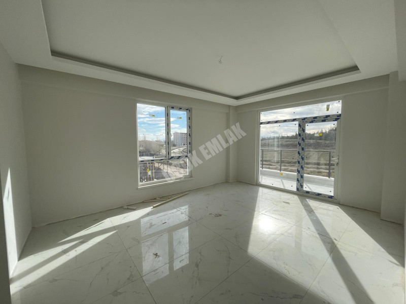 AFYON ÜÇOK EMLAKTAN MAREŞAL F ÇAKMAK MAH SATILIK SIFIR 3+1 DAİRELER 