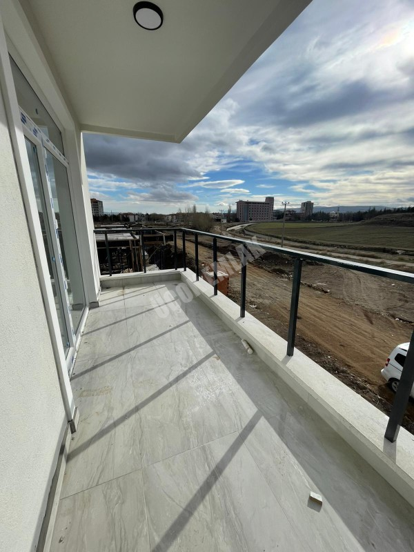 AFYON ÜÇOK EMLAKTAN MAREŞAL F ÇAKMAK MAH SATILIK SIFIR 3+1 DAİRELER 