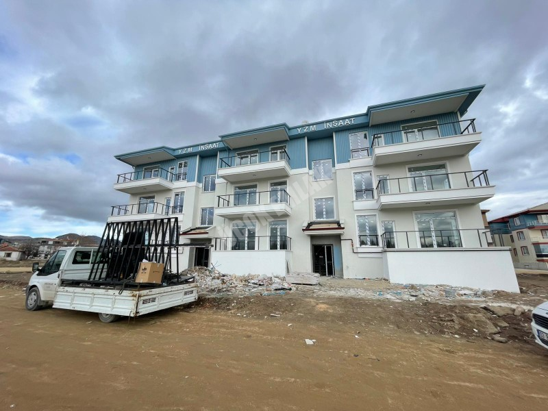 AFYON ÜÇOK EMLAKTAN MAREŞAL F ÇAKMAK MAH SATILIK SIFIR 3+1 DAİRELER 