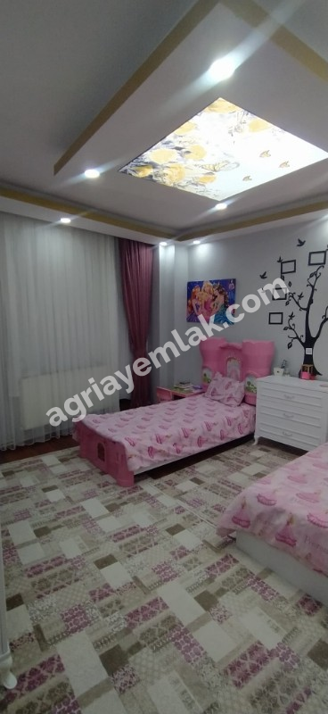 YETİŞTİRME YURDUNUN KARŞISINDA 1.KAT DUBLEX 5+1 SATILIK DAİRE