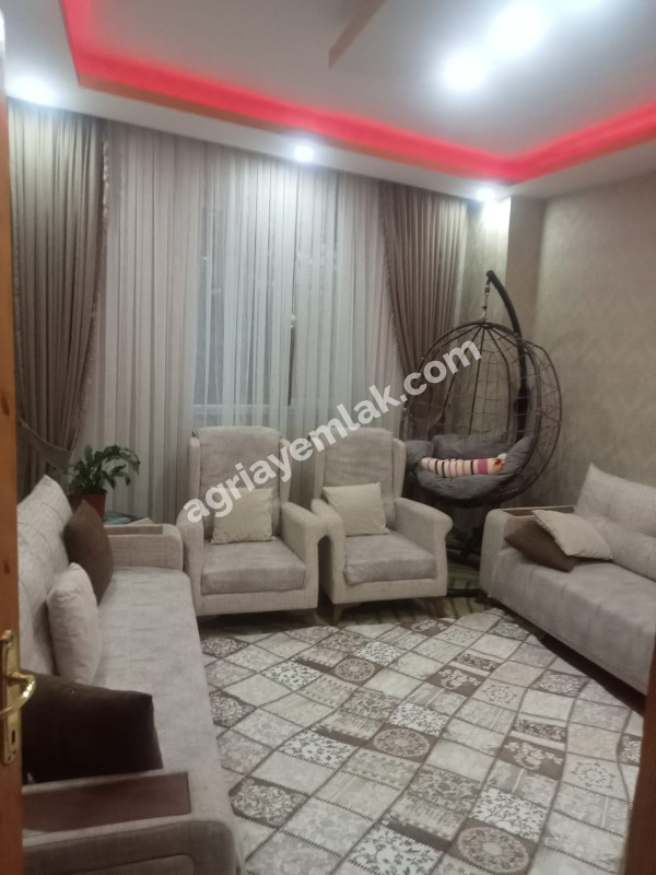 YETİŞTİRME YURDUNUN KARŞISINDA 1.KAT DUBLEX 5+1 SATILIK DAİRE