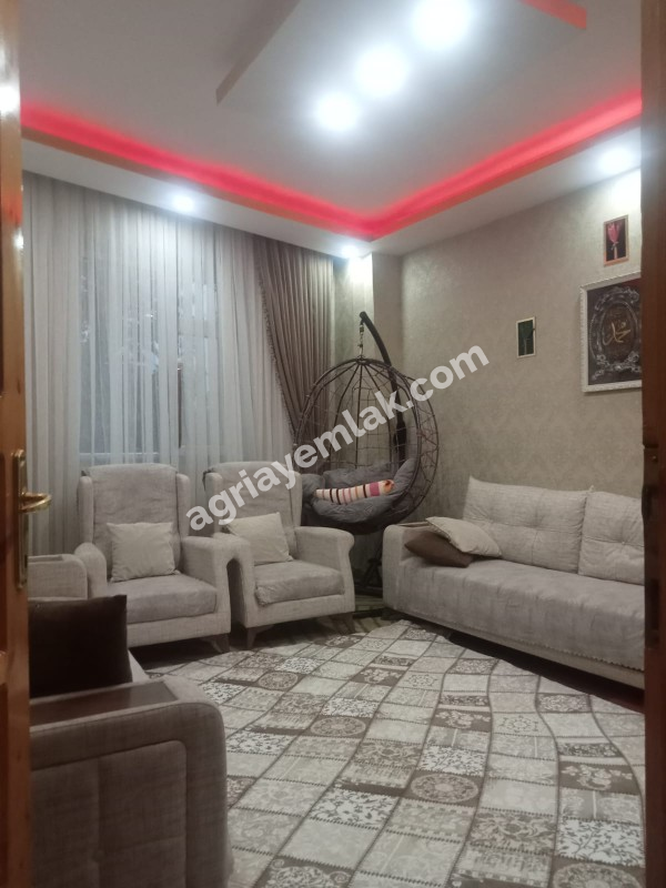 YETİŞTİRME YURDUNUN KARŞISINDA 1.KAT DUBLEX 5+1 SATILIK DAİRE