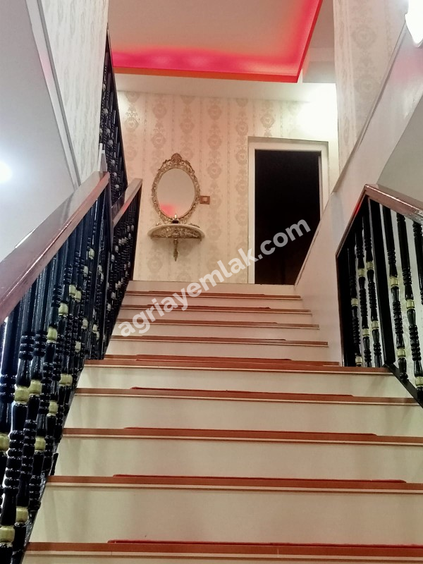 YETİŞTİRME YURDUNUN KARŞISINDA 1.KAT DUBLEX 5+1 SATILIK DAİRE