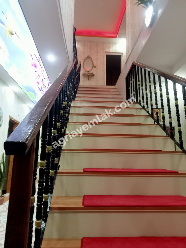 YETİŞTİRME YURDUNUN KARŞISINDA 1.KAT DUBLEX 5+1 SATILIK DAİRE