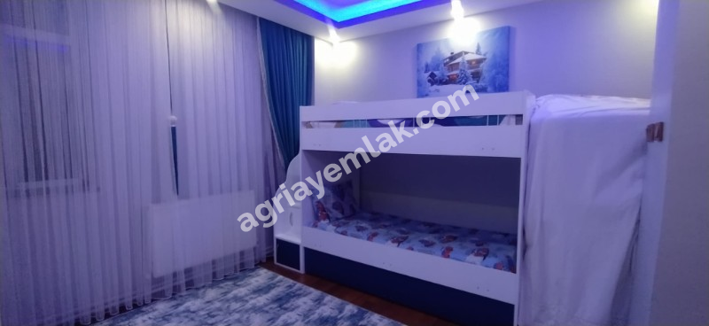 YETİŞTİRME YURDUNUN KARŞISINDA 1.KAT DUBLEX 5+1 SATILIK DAİRE