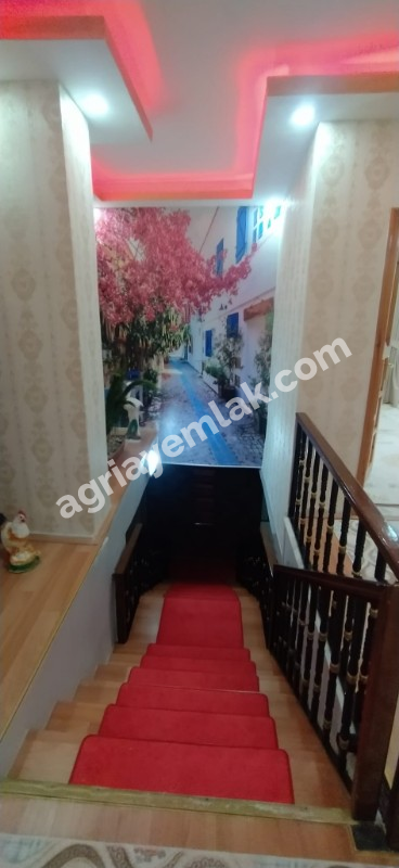 YETİŞTİRME YURDUNUN KARŞISINDA 1.KAT DUBLEX 5+1 SATILIK DAİRE