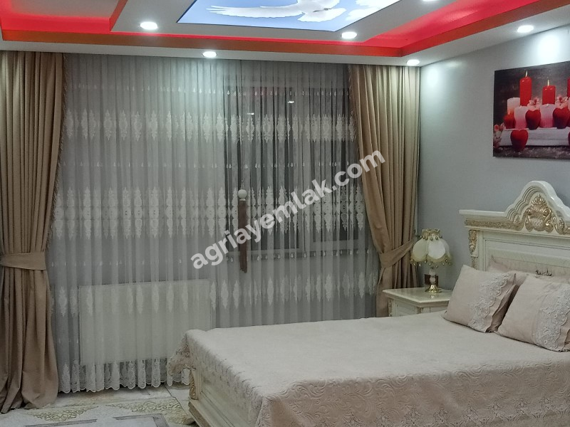 YETİŞTİRME YURDUNUN KARŞISINDA 1.KAT DUBLEX 5+1 SATILIK DAİRE