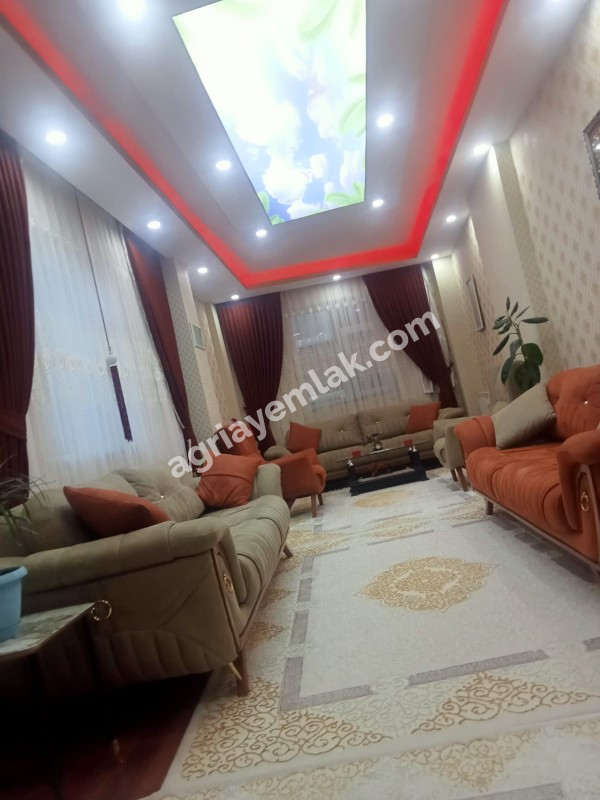 YETİŞTİRME YURDUNUN KARŞISINDA 1.KAT DUBLEX 5+1 SATILIK DAİRE