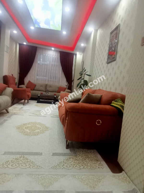 YETİŞTİRME YURDUNUN KARŞISINDA 1.KAT DUBLEX 5+1 SATILIK DAİRE