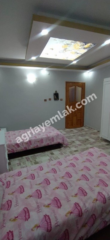 YETİŞTİRME YURDUNUN KARŞISINDA 1.KAT DUBLEX 5+1 SATILIK DAİRE