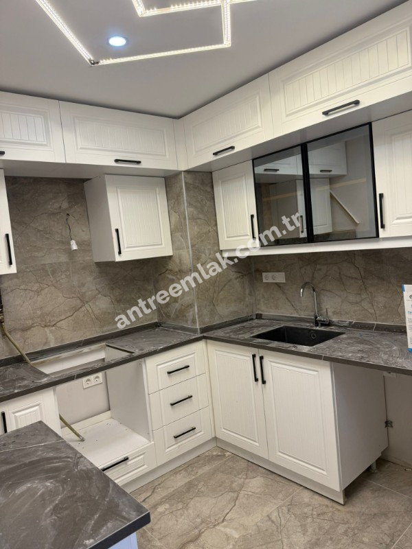 Antre Emlak\\\\\\\\\\\\\\\\\\\\\\\\\\\\\\\'tan Satılık Bahçelievler\\\\\\\\\\\\\\\\\\\\\\\\\\\\\\\'de Cadde Üstü Ful Tadilatlı 3+1 Doğalgazlı Otoparklı Daire