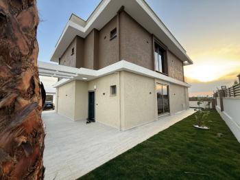Didim'de Satılık Tam Müstakil 4+1 Villa