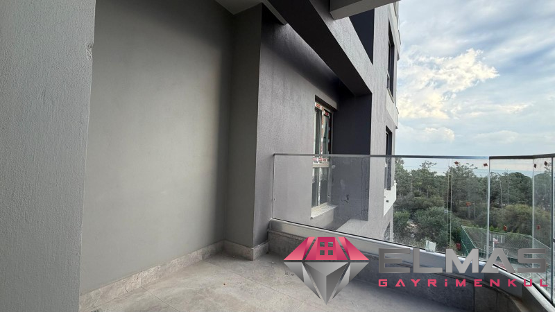 Elmas’tan GMK Üzeri Deniz Manzaralı Lüks Tasarım Sıfır 2+1