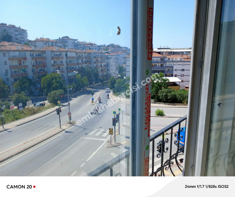 MUDANYA HALİTPAŞA 'da STADYUM MEVKİİ SATILIK 3.KAT SIFIR 1+1 DAİRE