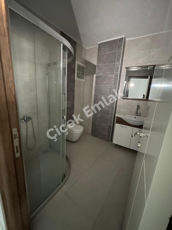 Çırçır’da Metro’ya 3 Dk Düzayak 2+1 Boş Satılık Daire