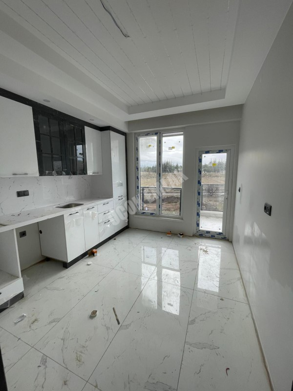 AFYON ÜÇOK EMLAKTAN MAREŞAL F ÇAKMAK MAH KİRALIK SIFIR LÜX 3+1 ARAKAT EBEBEYN BANYOLU DAİRE