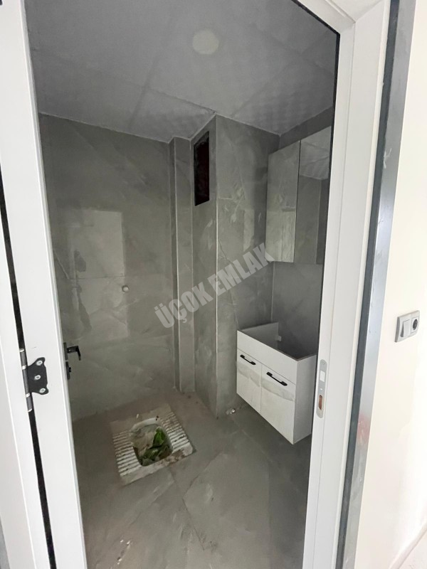 AFYON ÜÇOK EMLAKTAN MAREŞAL F ÇAKMAK MAH KİRALIK SIFIR LÜX 3+1 ARAKAT EBEBEYN BANYOLU DAİRE