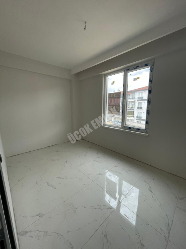 AFYON ÜÇOK EMLAKTAN MAREŞAL F ÇAKMAK MAH KİRALIK SIFIR LÜX 3+1 EBEBEYN BANYOLU DAİRE