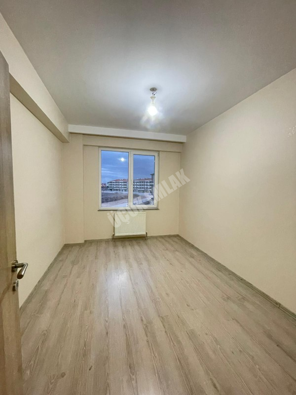 AFYON ÜÇOK EMLAKTAN UYDUKENT SELÇUKLU MAH KİRALIK ARAKAT LÜX 3+1 DAİRE