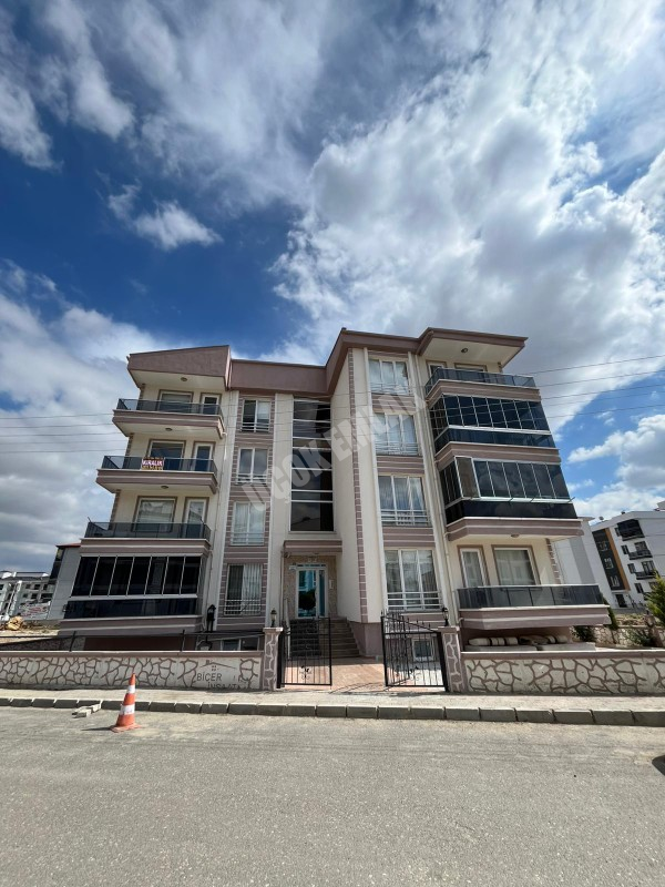 AFYON ÜÇOK EMLAKTAN UYDUKENT SELÇUKLU MAH KİRALIK ARAKAT LÜX 3+1 DAİRE