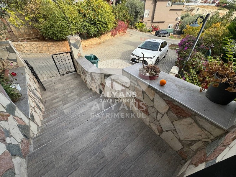 ALYANS'TAN YEŞİLE DOYACAĞINIZ ÖZEL BAHÇELİ MASRAFSIZ TRİPLEX 5+2