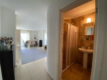 EFELER MAHALLESİ’NDE SATILIK 1+1 EŞYALI HAVUZLU ARA KAT DAİRE FİYAT: 3.650.000TL