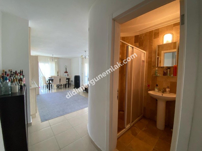 EFELER MAHALLESİ’NDE SATILIK 1+1 EŞYALI HAVUZLU ARA KAT DAİRE FİYAT: 3.650.000TL