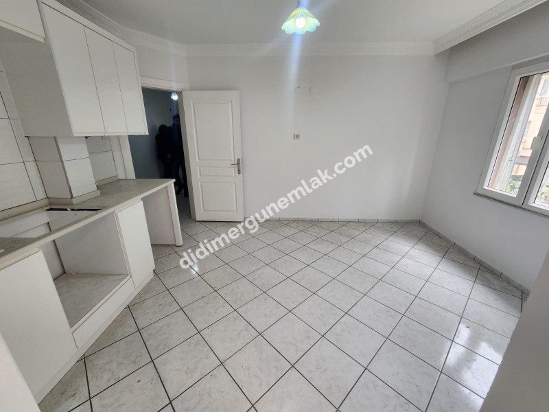 ÇAMLIK MAHALLESİ’NDE SATILIK 2+1 AÇIK MUTFAK DAİRE | DENİZE YÜRÜME MESAFESİNDE  Fiyat: 4.350.000 TL