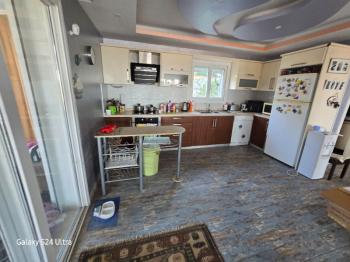 KUŞADASINDA ÖZEL HAVUZLU GENİŞ BAHÇELİ FUL DENİZ MANZARALI 3+1 VİLLA