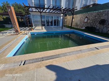 KUŞADASINDA ÖZEL HAVUZLU GENİŞ BAHÇELİ FUL DENİZ MANZARALI 3+1 VİLLA