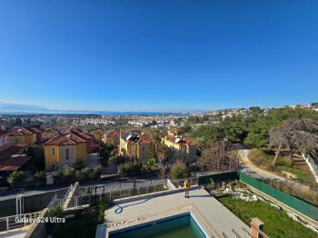 KUŞADASINDA ÖZEL HAVUZLU GENİŞ BAHÇELİ FUL DENİZ MANZARALI 3+1 VİLLA