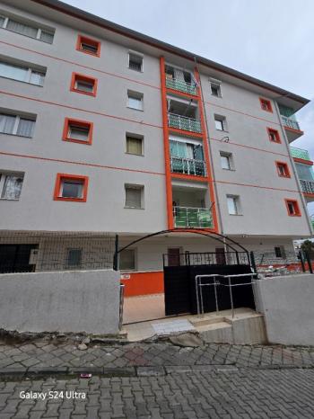 KUŞADASINDA GENİŞ MERKEZE YAKIN DOĞALGAZLI 3+1 SATILIK DAİRE