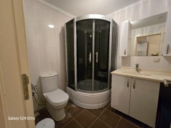 KUŞADASINDA GENİŞ MERKEZE YAKIN DOĞALGAZLI 3+1 SATILIK DAİRE