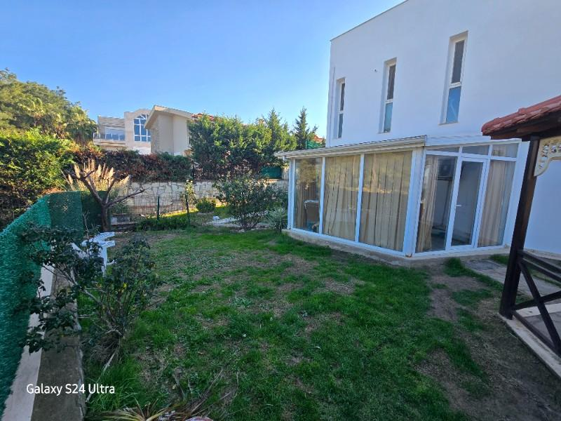 KUŞADASINDA ÖZEL HAVUZLU GENİŞ BAHÇELİ FUL DENİZ MANZARALI 3+1 VİLLA