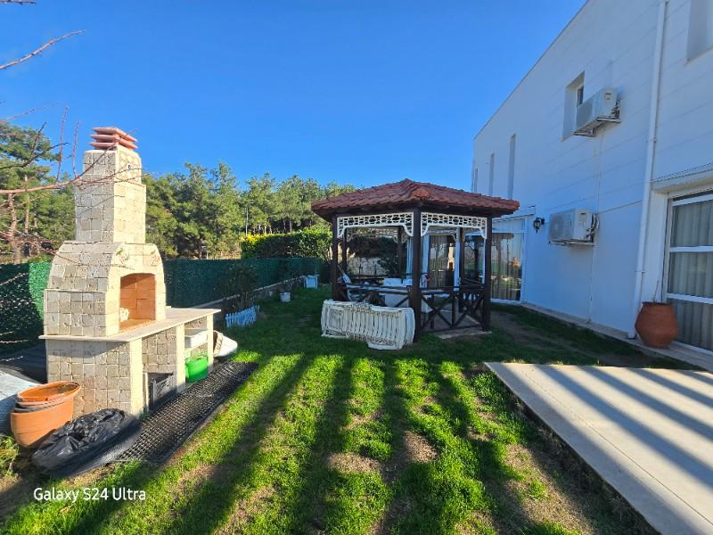 KUŞADASINDA ÖZEL HAVUZLU GENİŞ BAHÇELİ FUL DENİZ MANZARALI 3+1 VİLLA