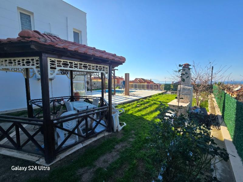 KUŞADASINDA ÖZEL HAVUZLU GENİŞ BAHÇELİ FUL DENİZ MANZARALI 3+1 VİLLA