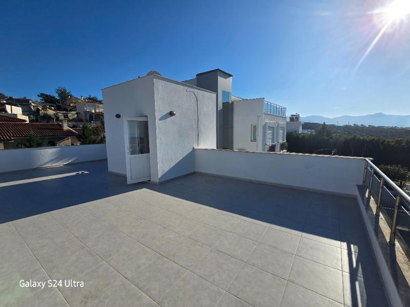 KUŞADASINDA ÖZEL HAVUZLU GENİŞ BAHÇELİ FUL DENİZ MANZARALI 3+1 VİLLA