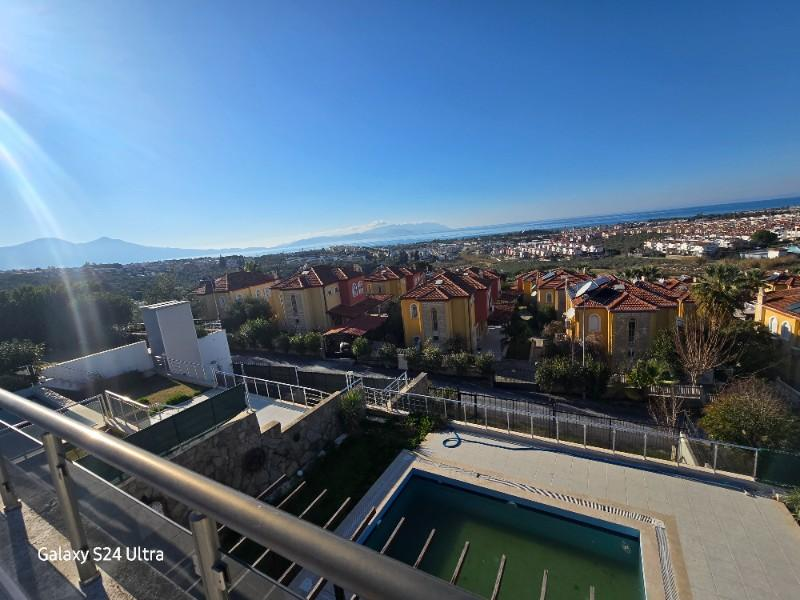 KUŞADASINDA ÖZEL HAVUZLU GENİŞ BAHÇELİ FUL DENİZ MANZARALI 3+1 VİLLA