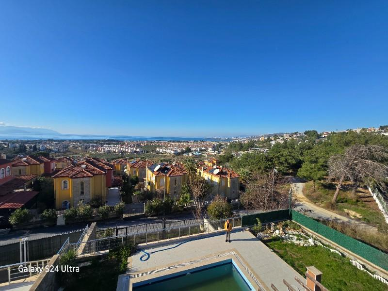 KUŞADASINDA ÖZEL HAVUZLU GENİŞ BAHÇELİ FUL DENİZ MANZARALI 3+1 VİLLA