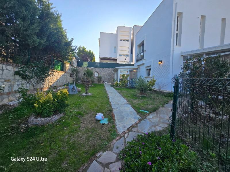 KUŞADASINDA ÖZEL HAVUZLU GENİŞ BAHÇELİ FUL DENİZ MANZARALI 3+1 VİLLA