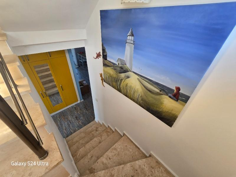 KUŞADASINDA ÖZEL HAVUZLU GENİŞ BAHÇELİ FUL DENİZ MANZARALI 3+1 VİLLA