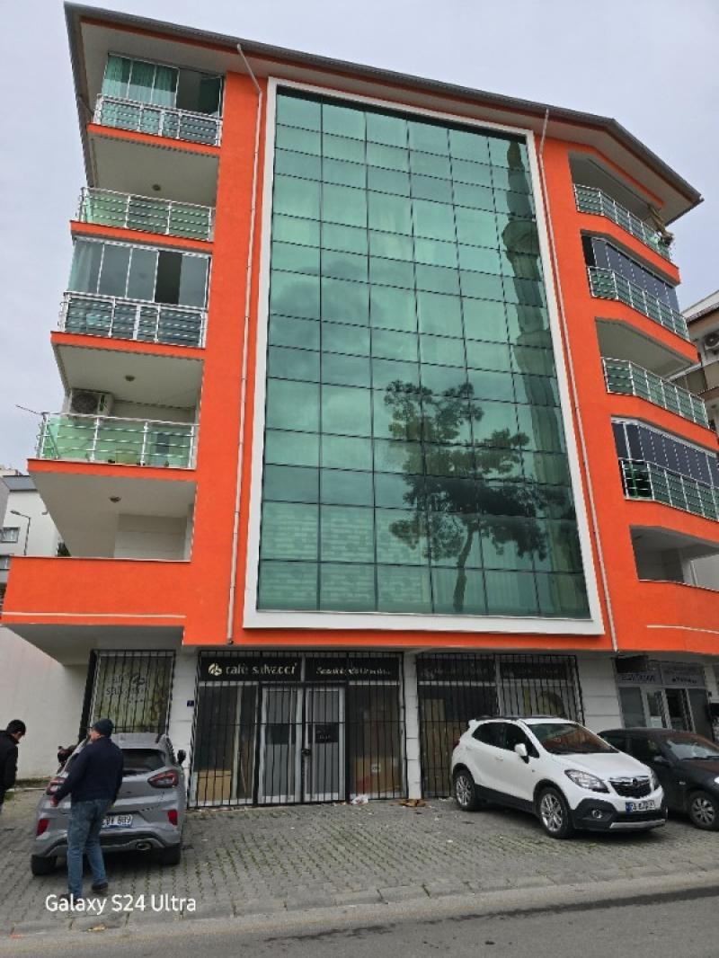 KUŞADASINDA GENİŞ MERKEZE YAKIN DOĞALGAZLI 3+1 SATILIK DAİRE