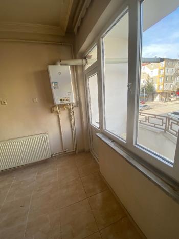 GÜVENAY - ÇORUM ULUKAVAK MAH. ADLİYE ARKASI  BAKIMLI 4+1 SATILIK DAİRE 