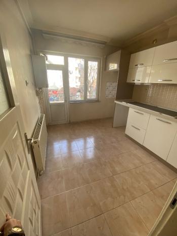GÜVENAY - ÇORUM ULUKAVAK MAH. ADLİYE ARKASI  BAKIMLI 4+1 SATILIK DAİRE 