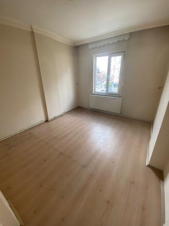 GÜVENAY - ÇORUM ULUKAVAK MAH. ADLİYE ARKASI  BAKIMLI 4+1 SATILIK DAİRE 