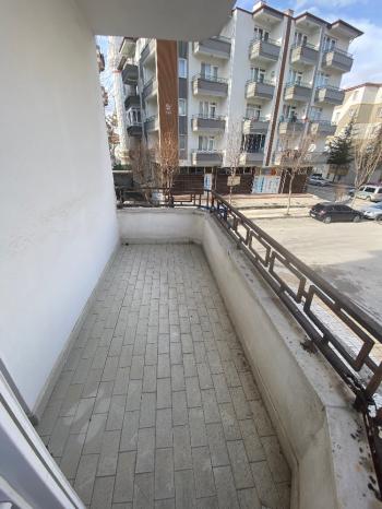 GÜVENAY - ÇORUM ULUKAVAK MAH. ADLİYE ARKASI  BAKIMLI 4+1 SATILIK DAİRE 